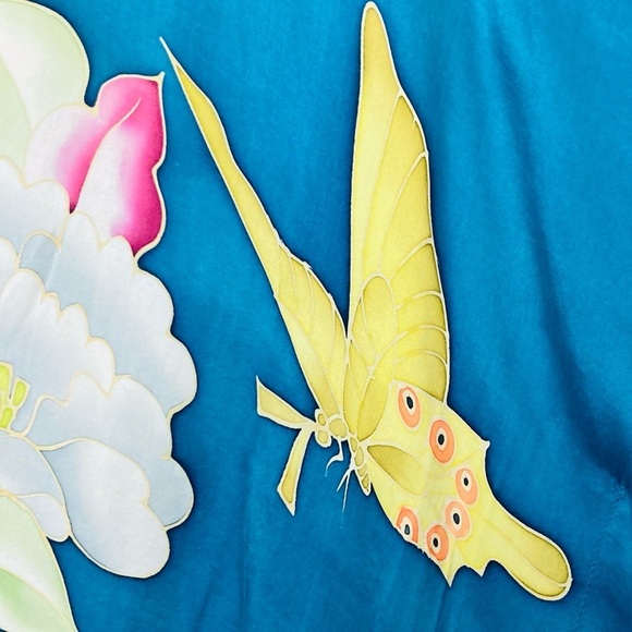 Soft silk blue floral and butterfly caftan. One size. - Picture 6 of 12